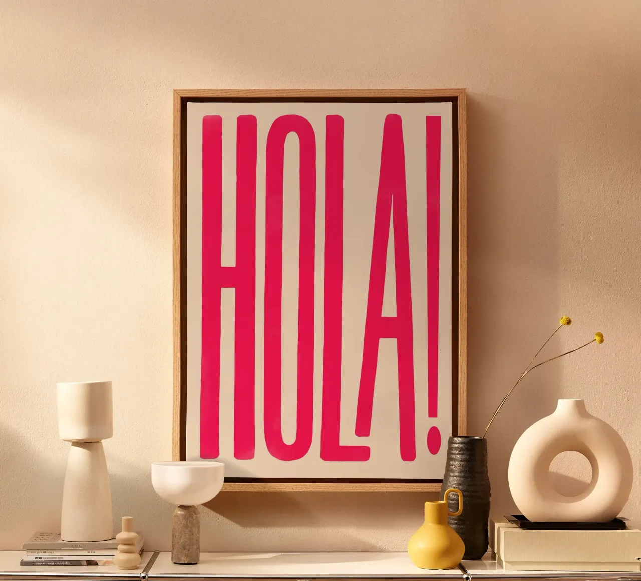 Hola Typography tela con Cornice a cassetta da Attaboy Dsgn