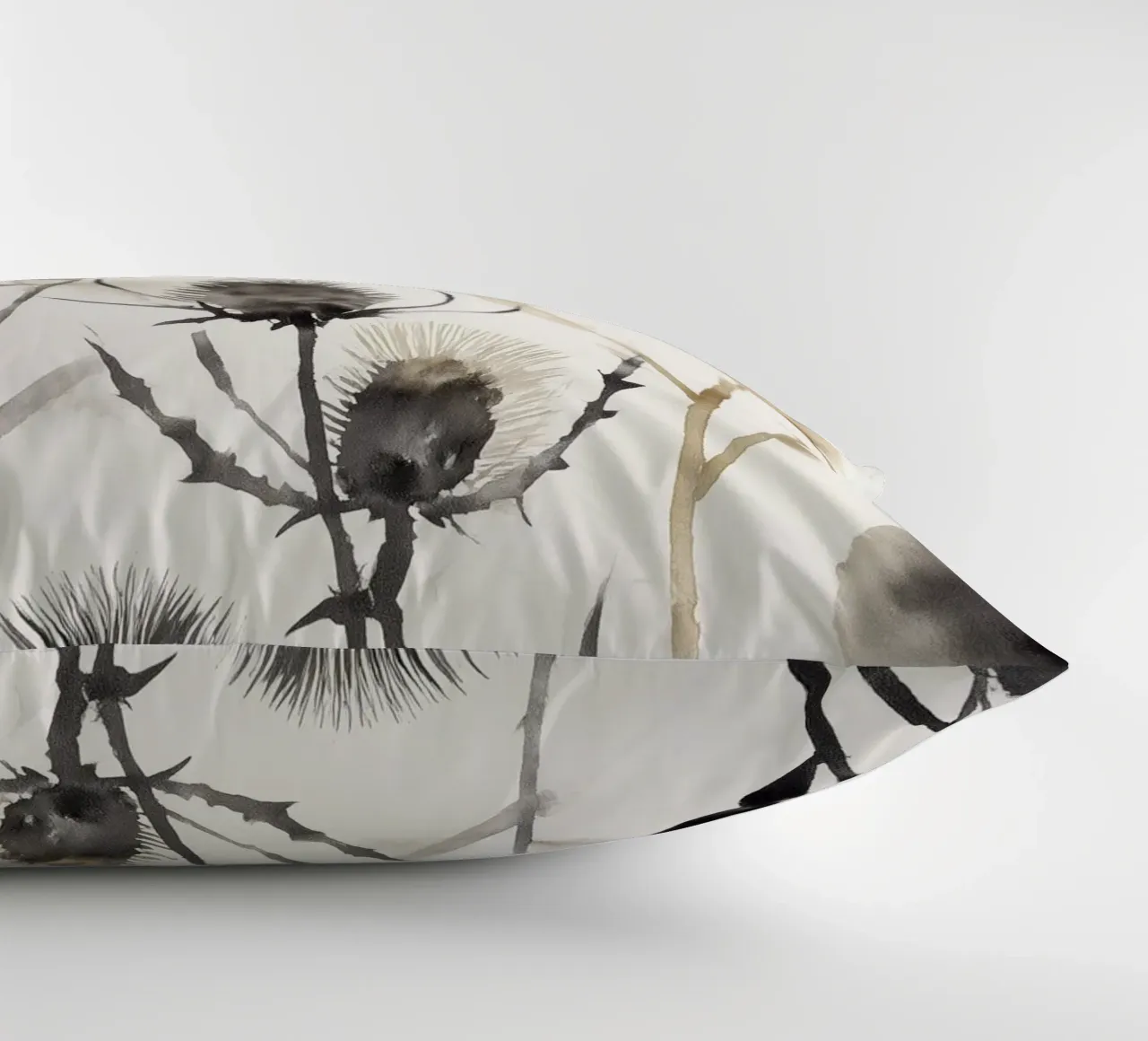 Morbido e selvaggio cuscino da Sophia Calder Studio