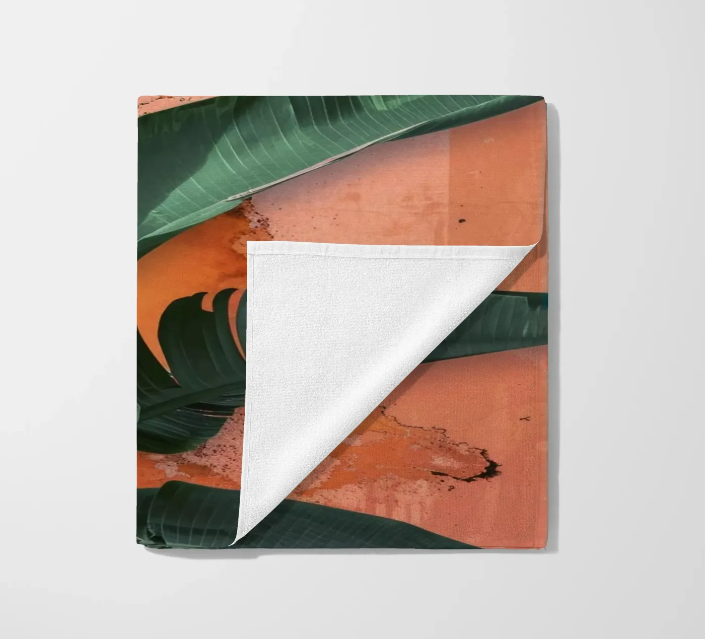 Backyard Palms Strandtuch von treechild