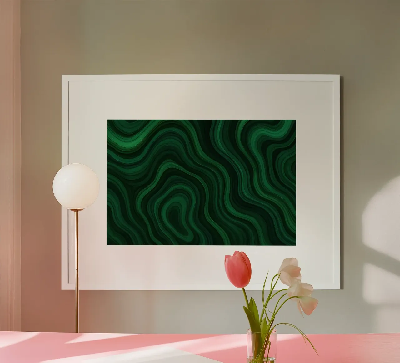 Turbine di malachite poster con telaio in legno da Chromatic Fusion Studio