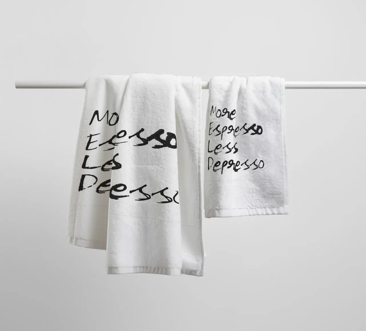 More Espresso, Less Depresso asciugamano da bagno da Attaboy Dsgn