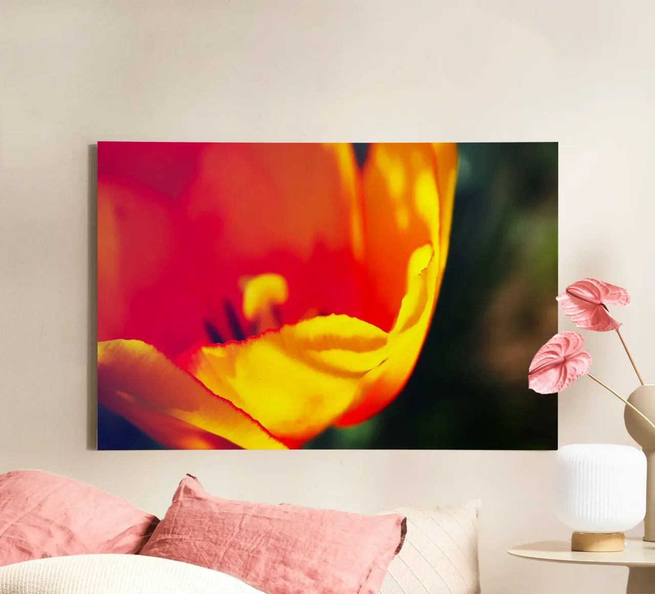 Gele tulp Curve - Abstracte Bloemenfoto Print canvas met Baklijst van jay