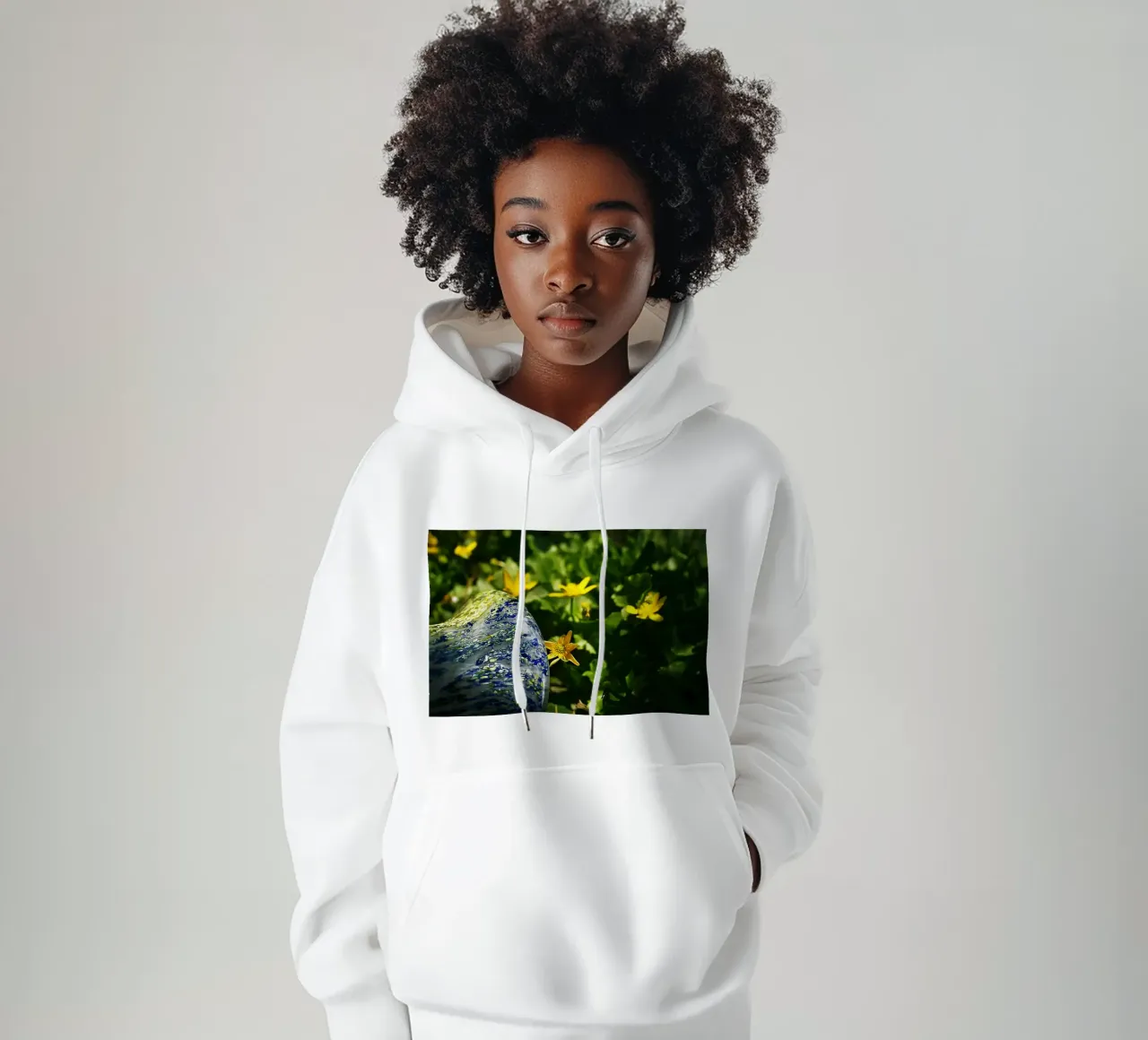 Fiori di campo gialli e vaso caduto - Racconto botanico felpa con cappuccio da jay