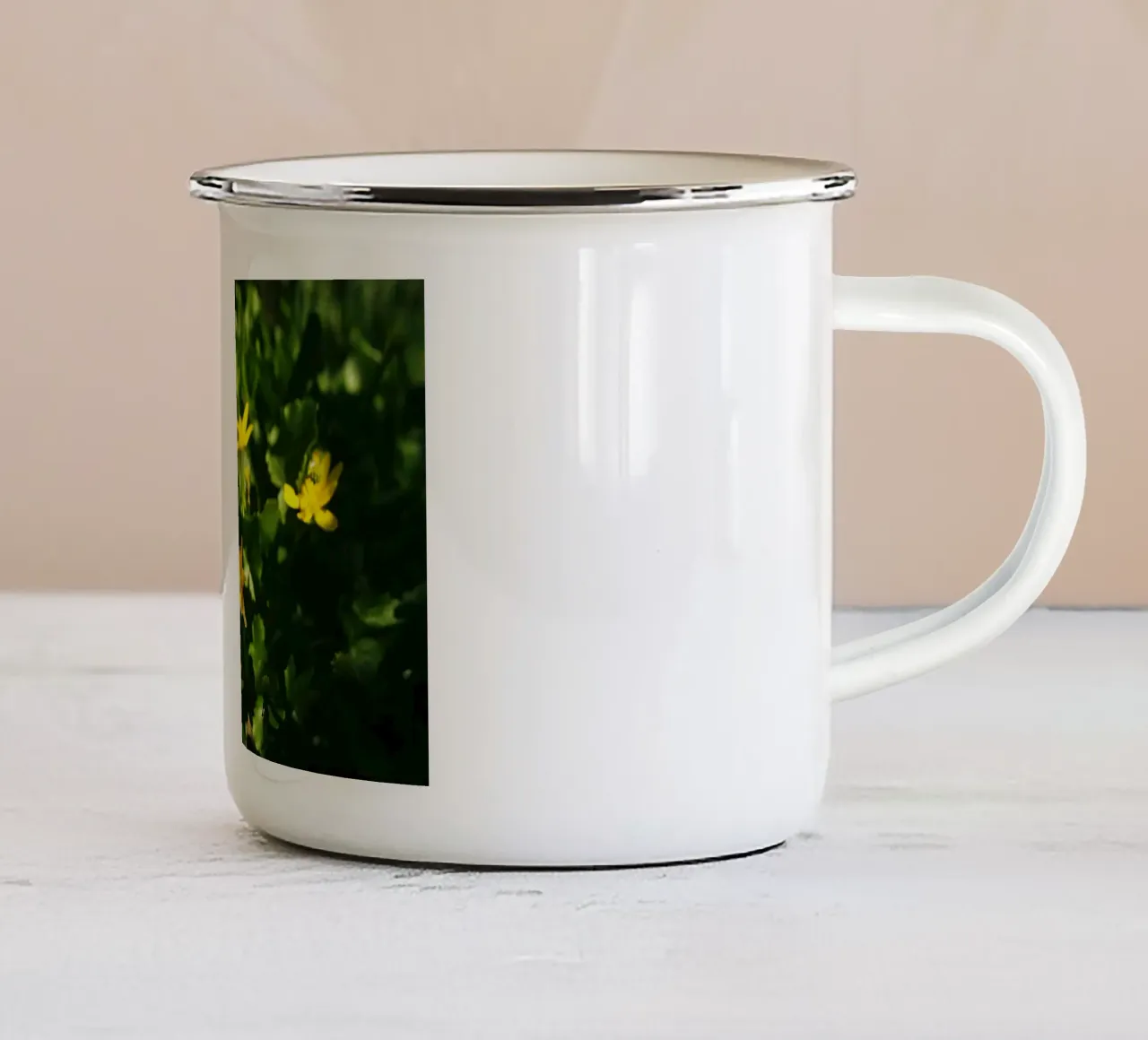 Fiori di campo gialli e vaso caduto - Racconto botanico tazza in smalto da jay