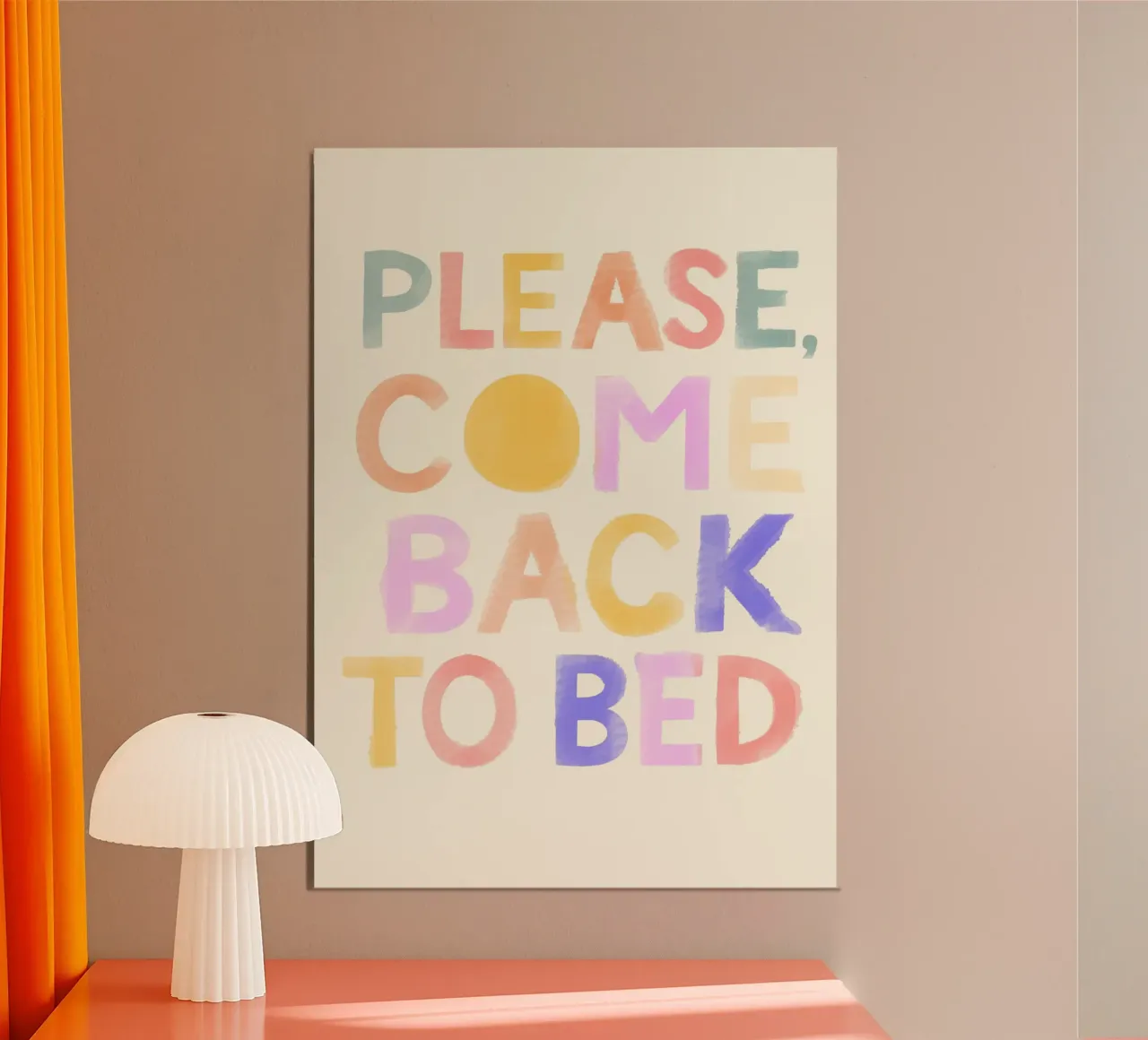 Please Come Back to Bed poster con telaio in legno da Attaboy Dsgn