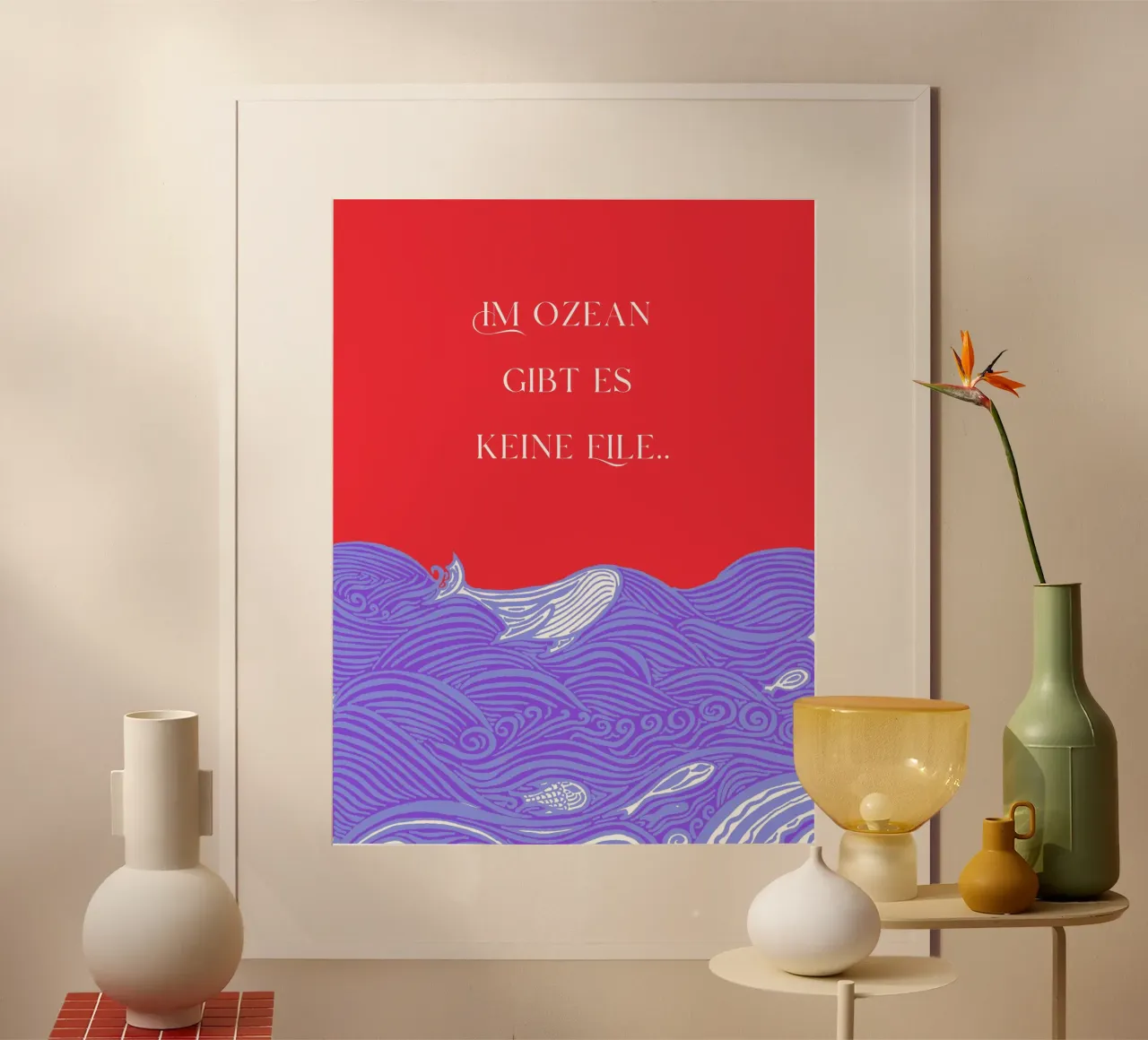 Non c'è fretta nell'oceano - balena nel mare. Blu lilla rosso. poster da PaperLine Art