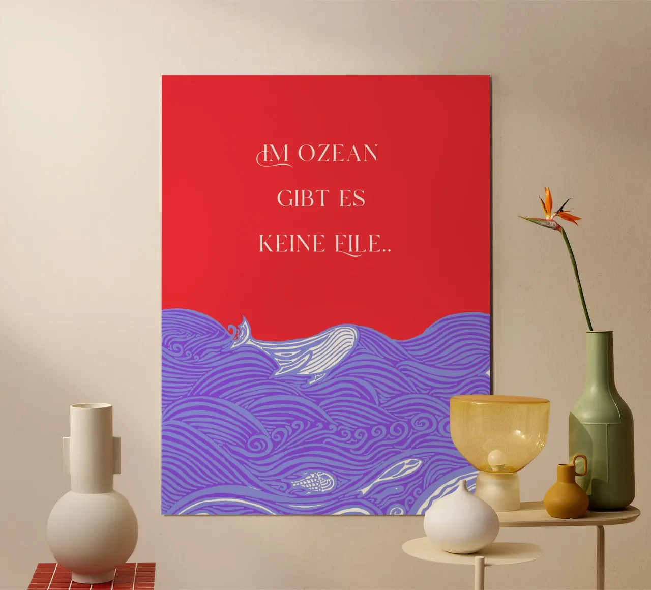 Non c'è fretta nell'oceano - balena nel mare. Blu lilla rosso. poster da PaperLine Art
