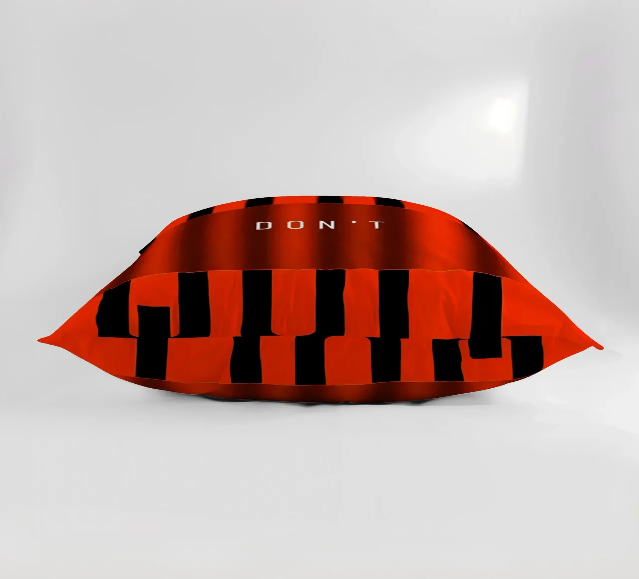 'QUIT and 'DONT cuscino da Type & Tape
