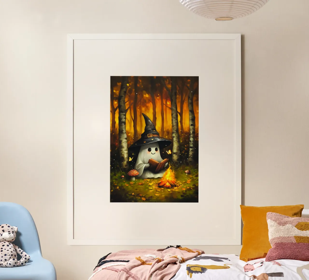 Schattige Ghost Reading bij kampvuur in de herfst poster met kunststof frame van Fleur de Lys