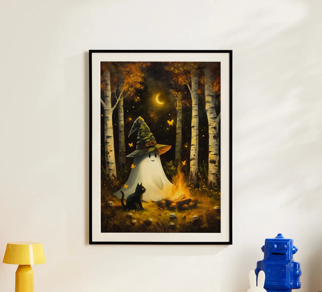 Schattig spook met zwarte kat bij kampvuur in de herfst poster met kunststof frame van Fleur de Lys