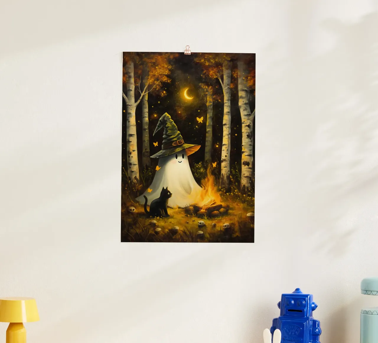 Schattig spook met zwarte kat bij kampvuur in de herfst poster met kunststof frame van Fleur de Lys