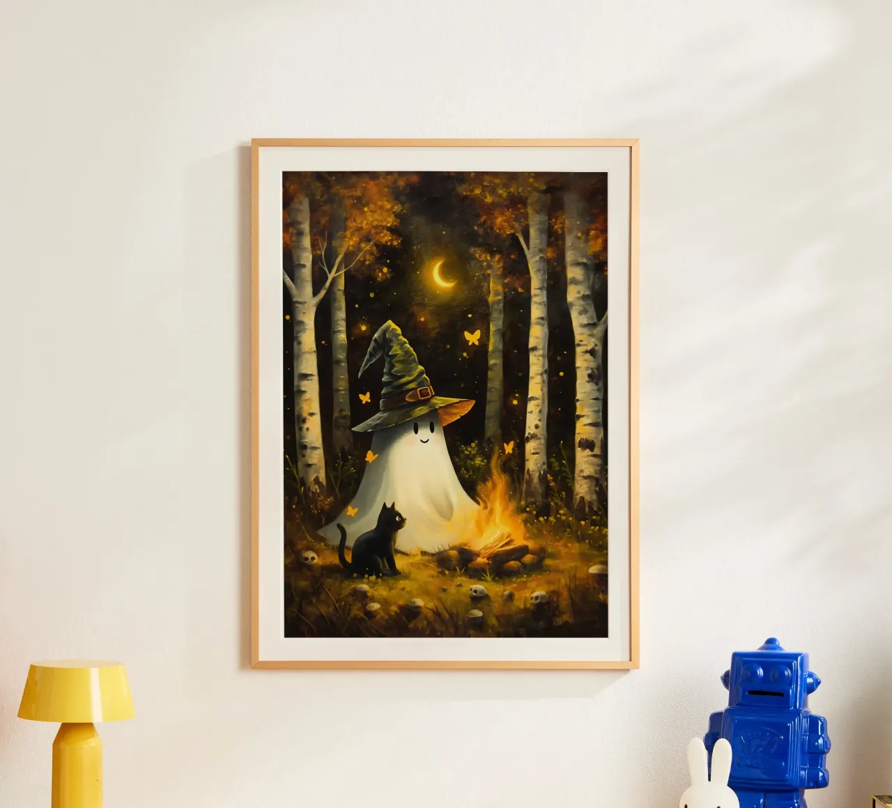 Schattig spook met zwarte kat bij kampvuur in de herfst poster met kunststof frame van Fleur de Lys