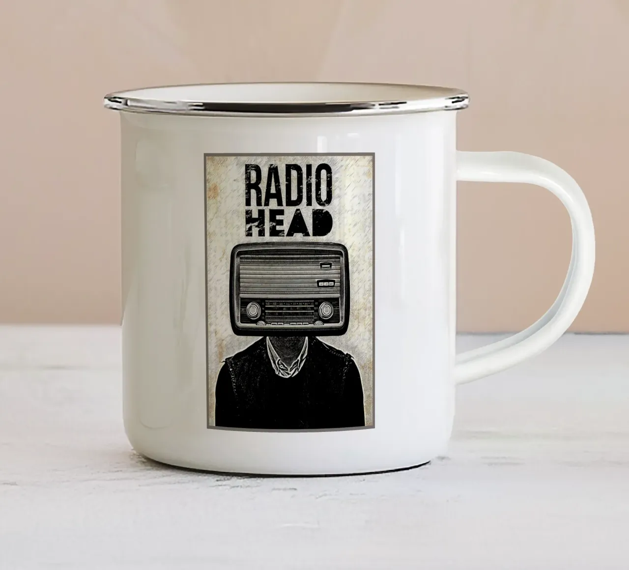 tuta radio testa persona tazza in smalto da Christine N Shay