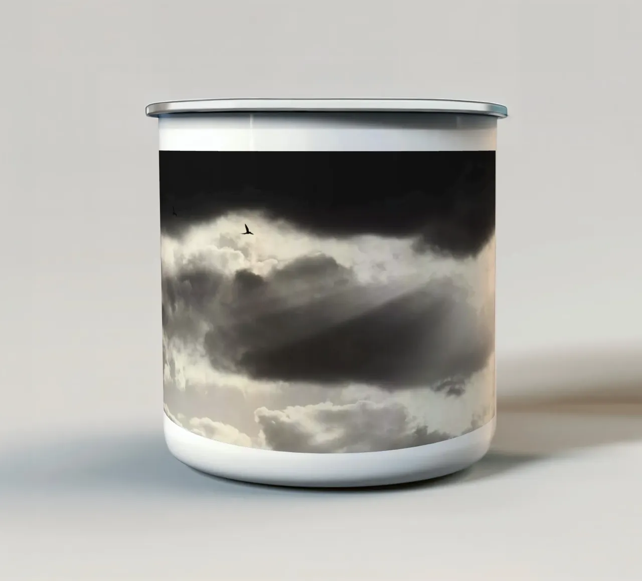 Due tazza in smalto da Tal Paz-Fridman