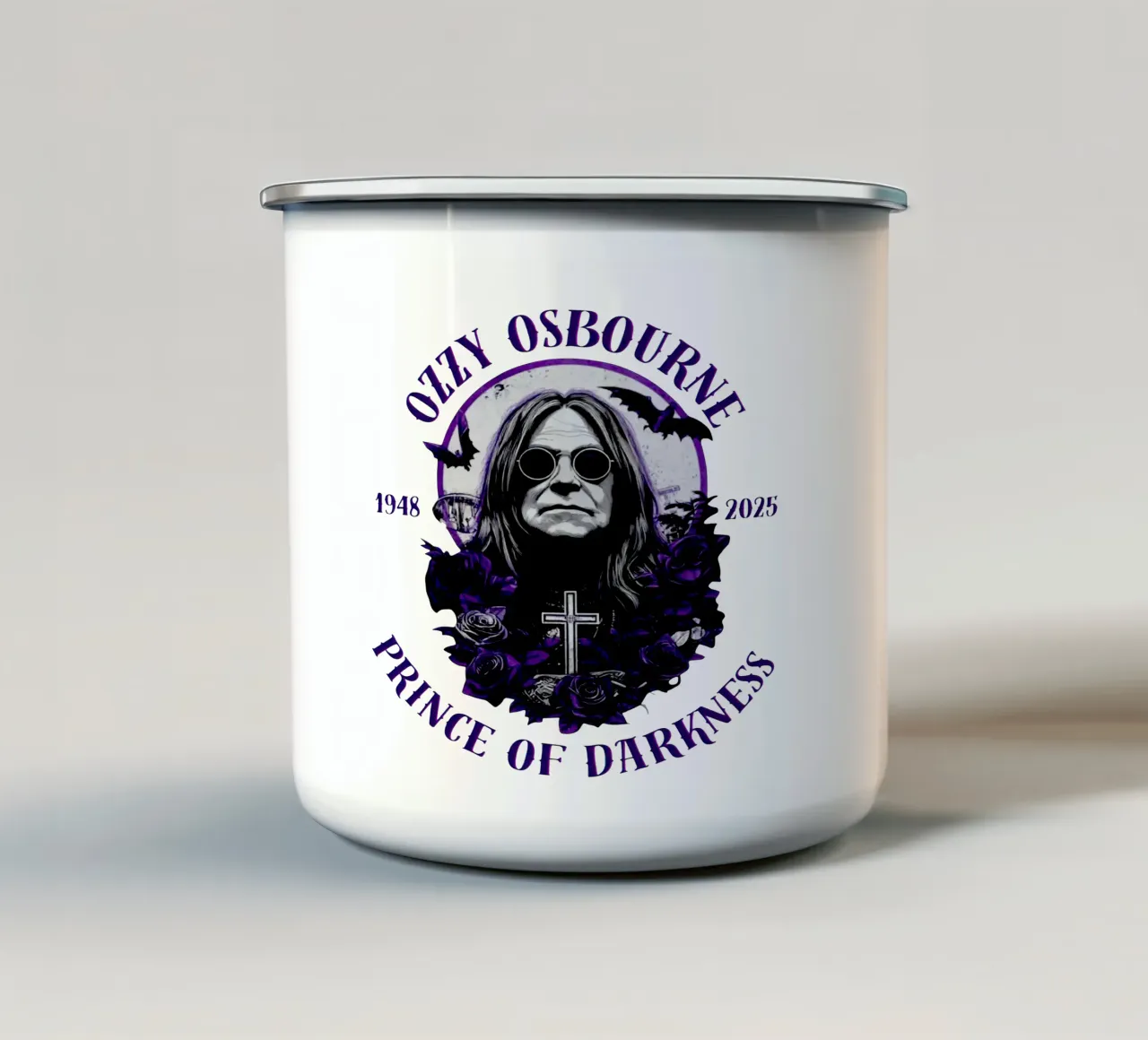 Grazie per tutti i ricordi Ozzy Osbourne tazza in smalto da https://www.juniqe.com/uk/shop/Henndraws