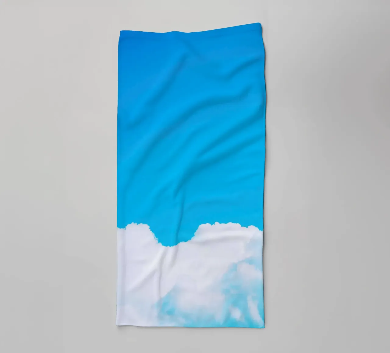 Nuvole blu I asciugamano da bagno da Tal Paz-Fridman