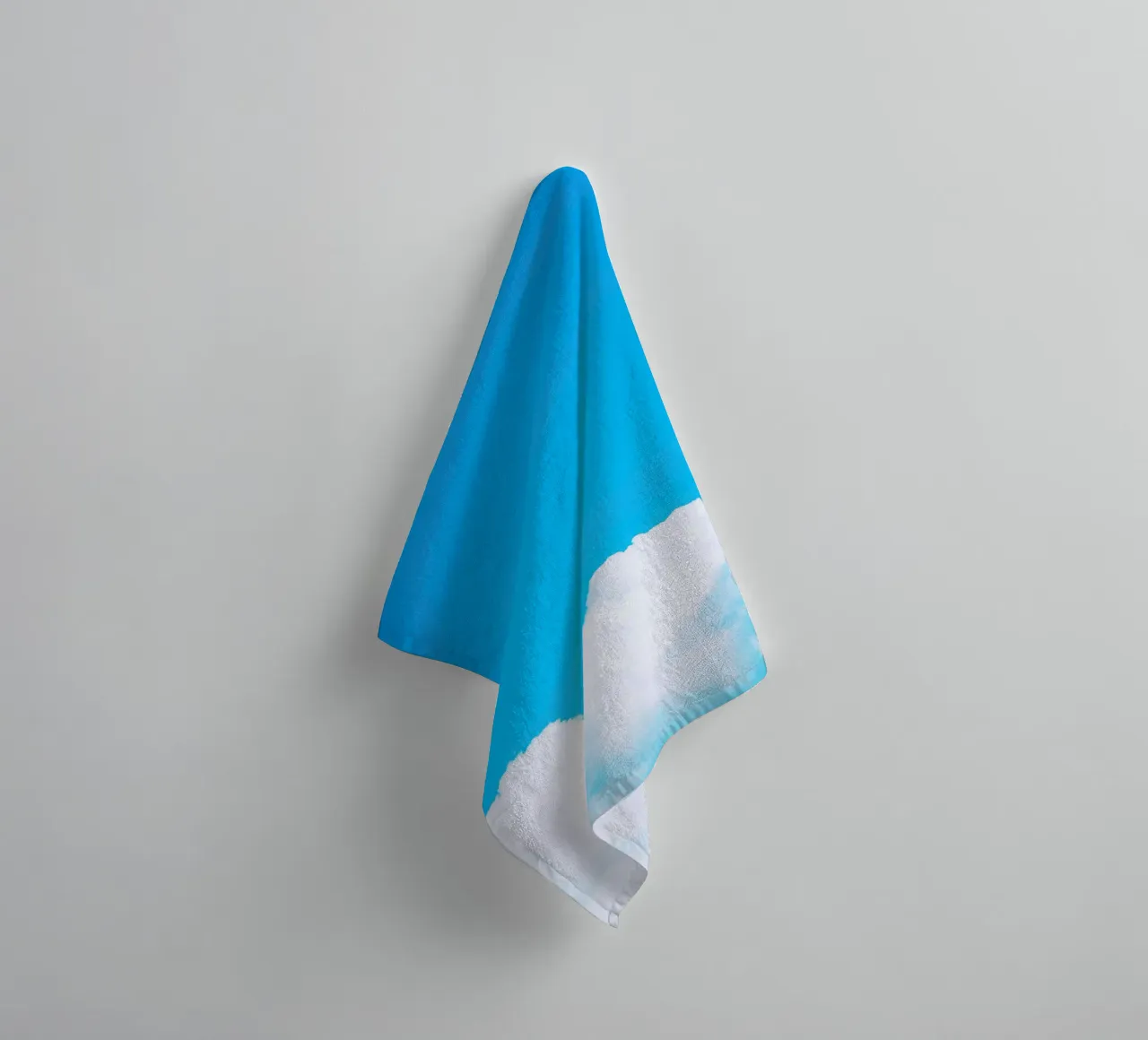Nuvole blu I asciugamano da bagno da Tal Paz-Fridman