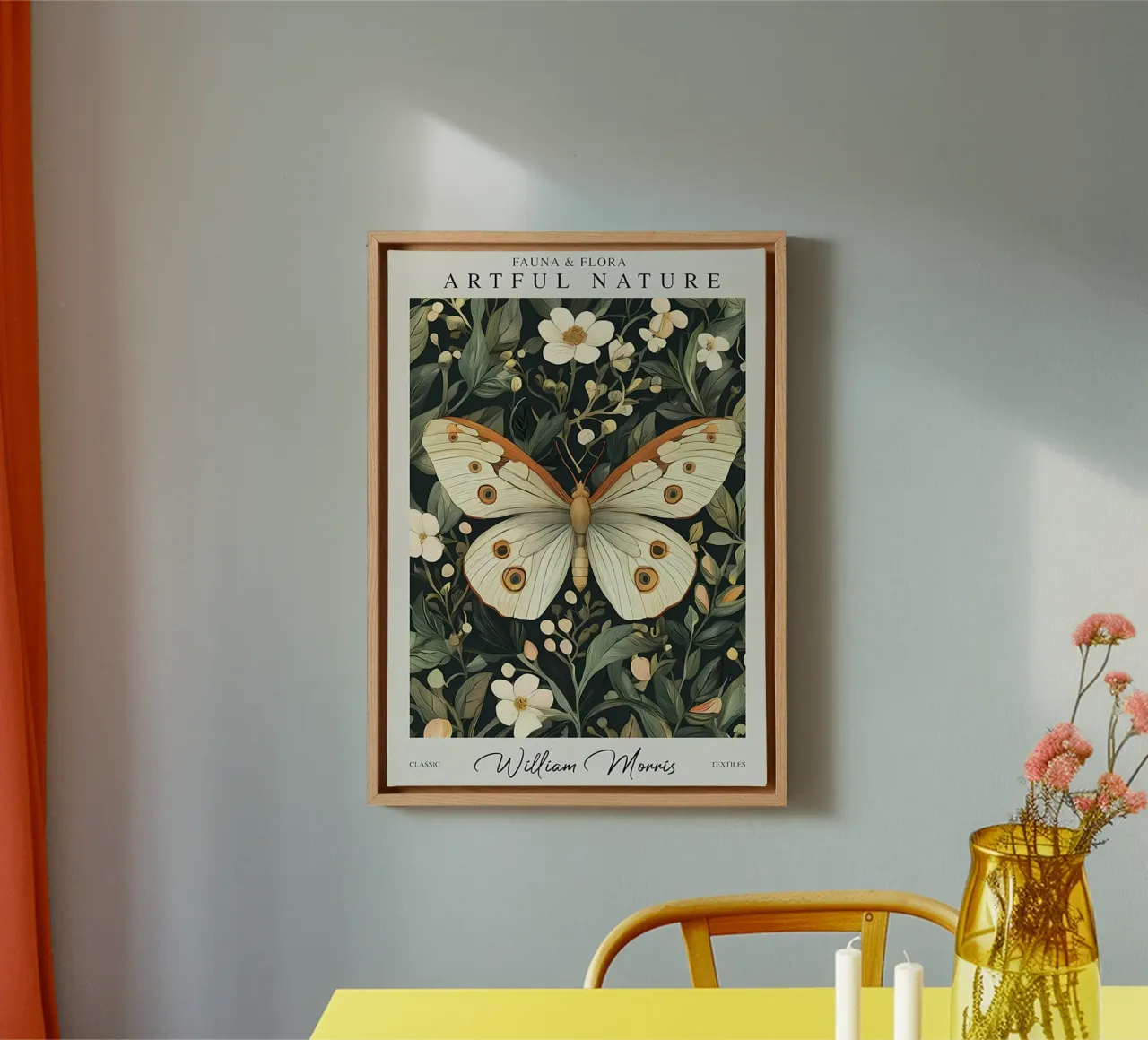 vlinder natuurtuin canvas met Baklijst van Amber Hughes