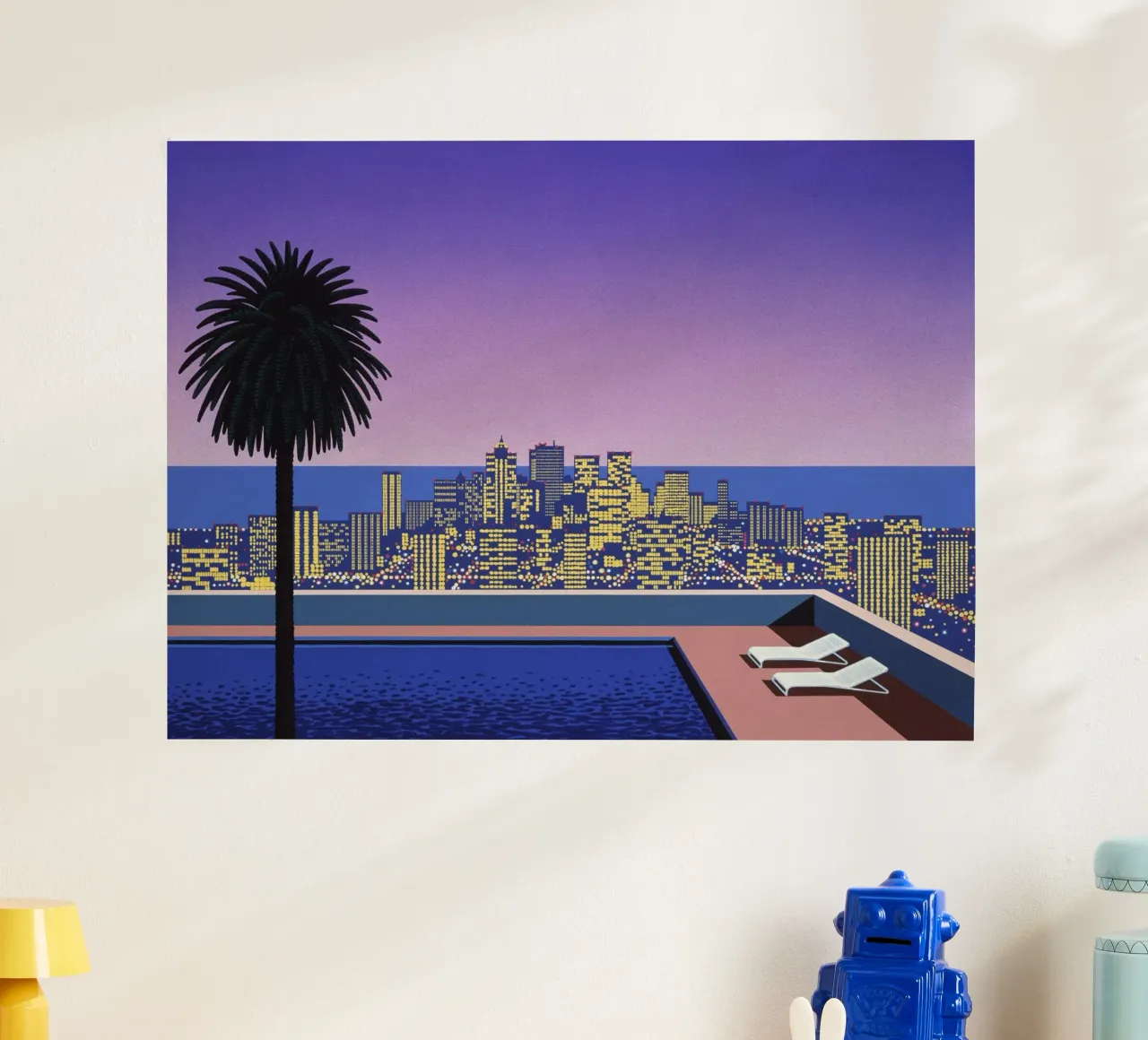 Piscina a cielo aperto con luce della città poster con telaio in legno da Art In The Sky