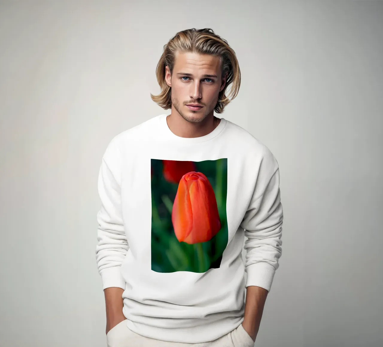 Tulipán rojo desplegándose - Primer plano botánico minimalista sudadera de jay