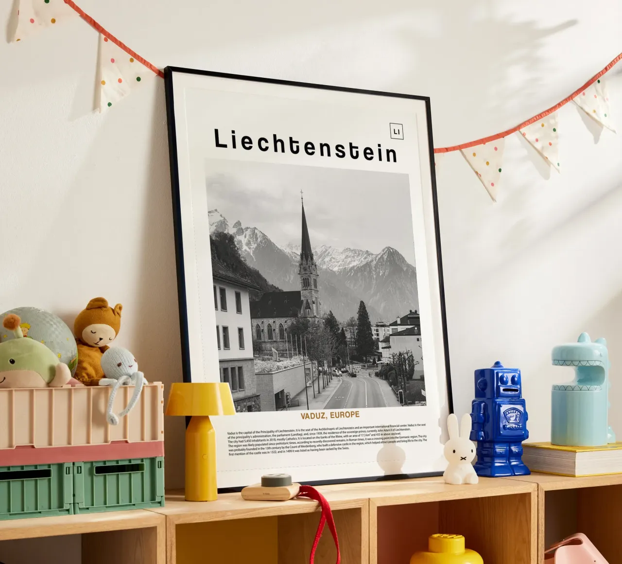 Arte murale di Vaduz, Liechesten, Europa poster con telaio in plastica da ✈ world in frame