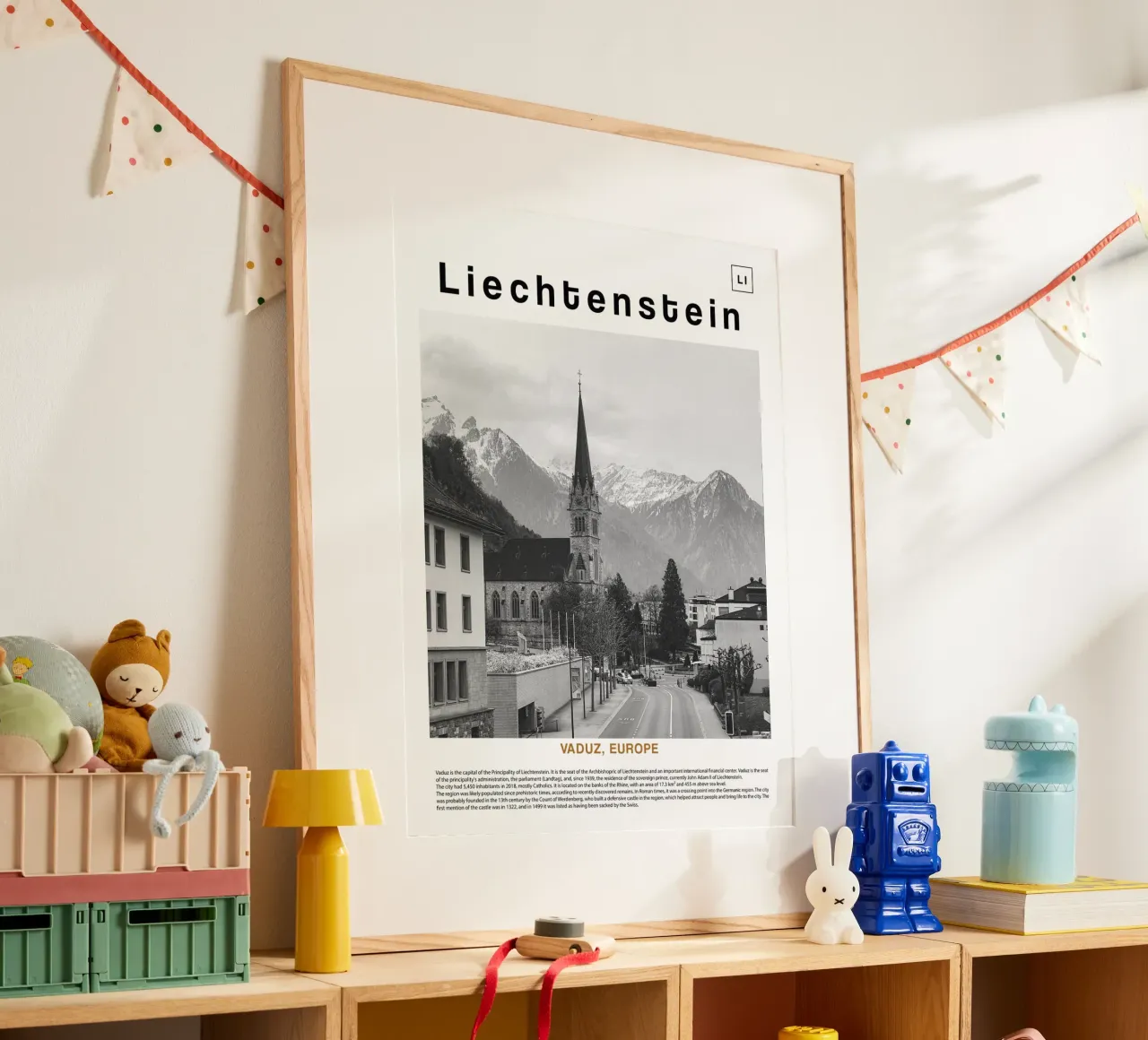 Arte murale di Vaduz, Liechesten, Europa poster con telaio in plastica da ✈ world in frame