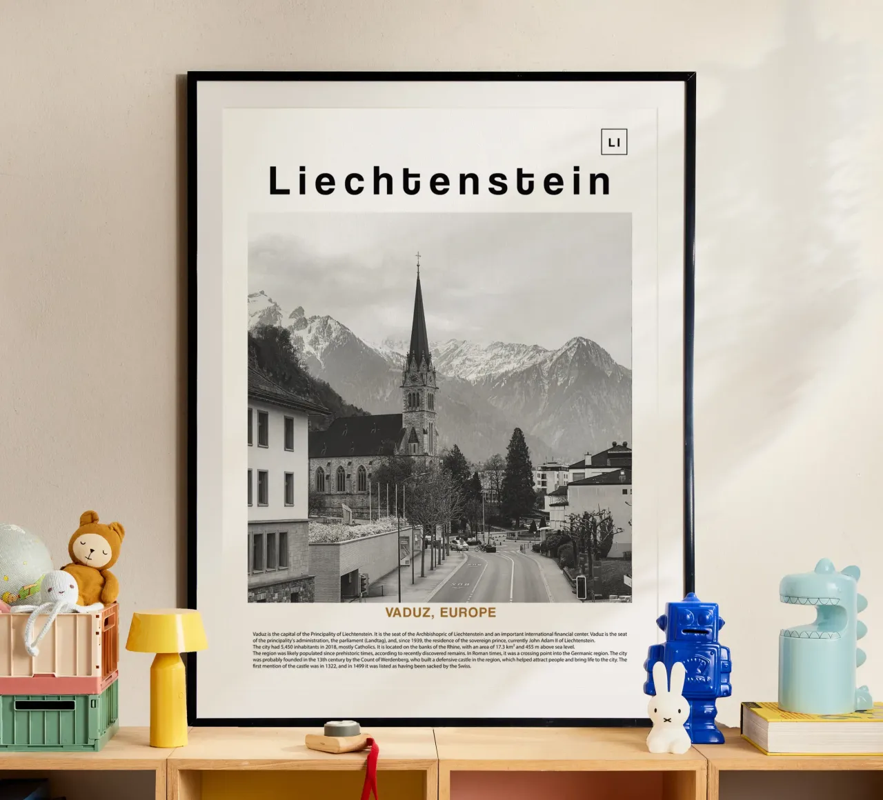Arte murale di Vaduz, Liechesten, Europa poster con telaio in plastica da ✈ world in frame