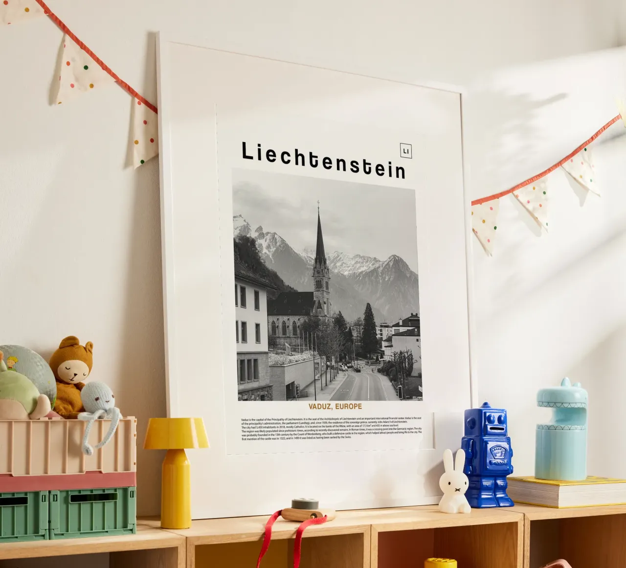 Arte murale di Vaduz, Liechesten, Europa poster con telaio in plastica da ✈ world in frame