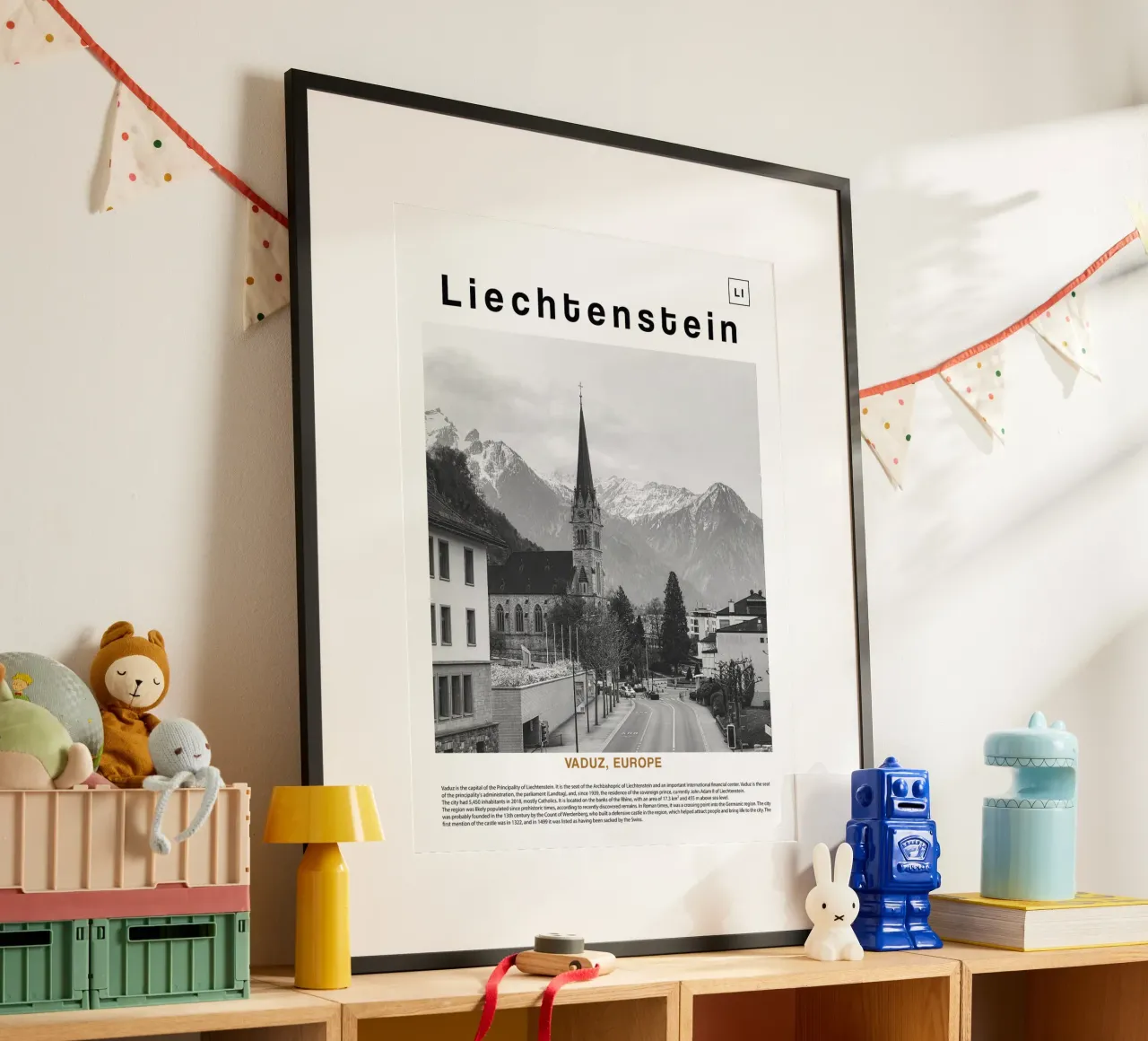 Arte murale di Vaduz, Liechesten, Europa poster con telaio in plastica da ✈ world in frame