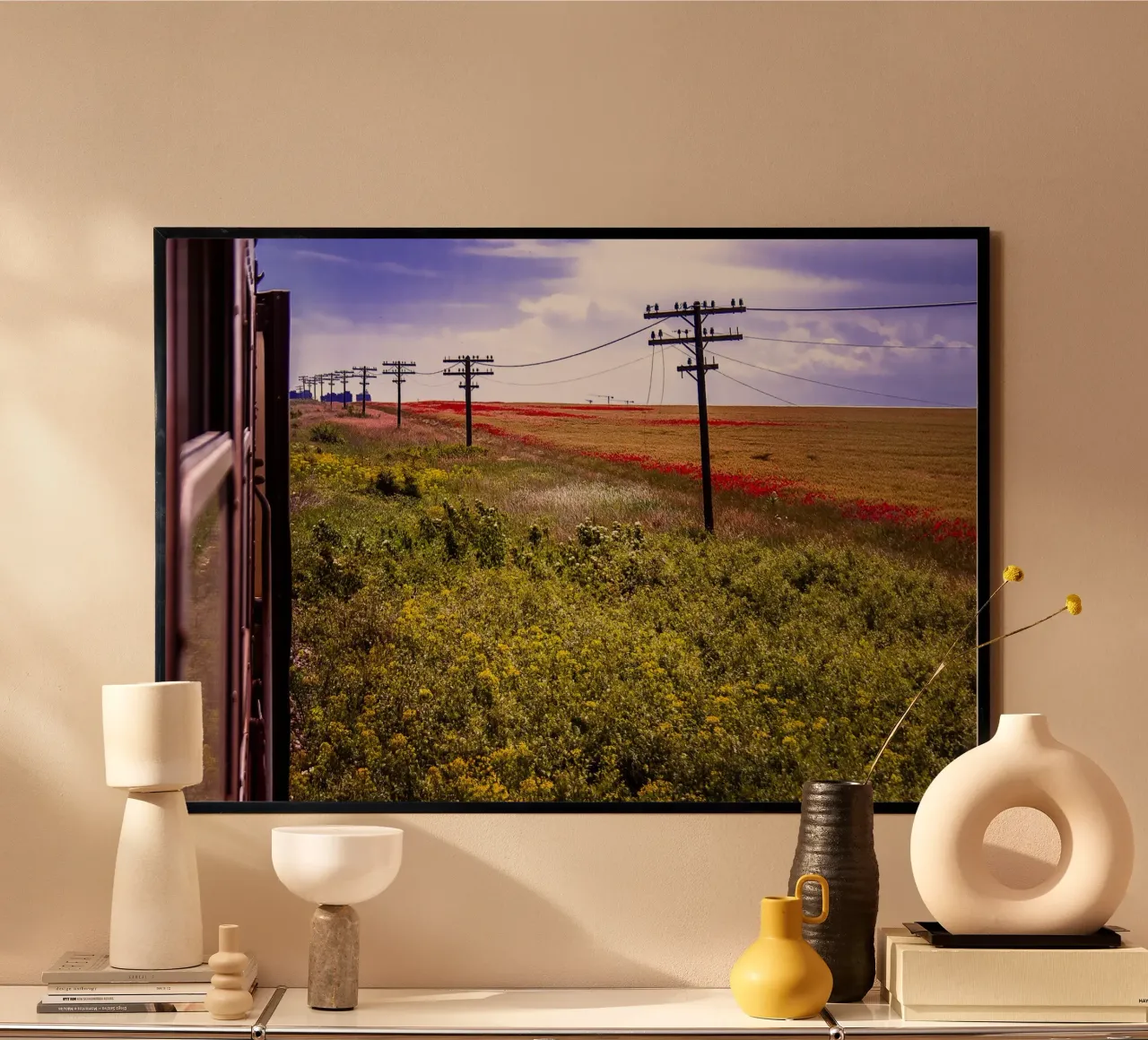 La primavera sta arrivando in Romania - Campo di fiori selvatici dal treno W poster con telaio in alluminio da jay
