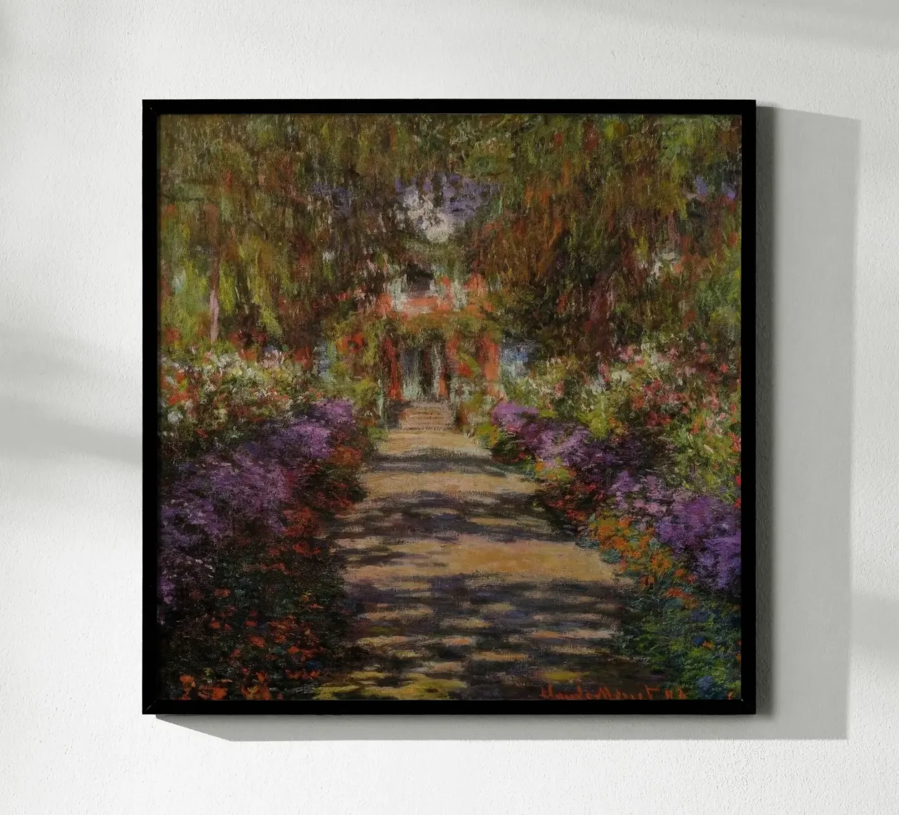 Claude Monet Weg in Monets Garten in Giverny Poster mit Aluminium Rahmen von clay bobby