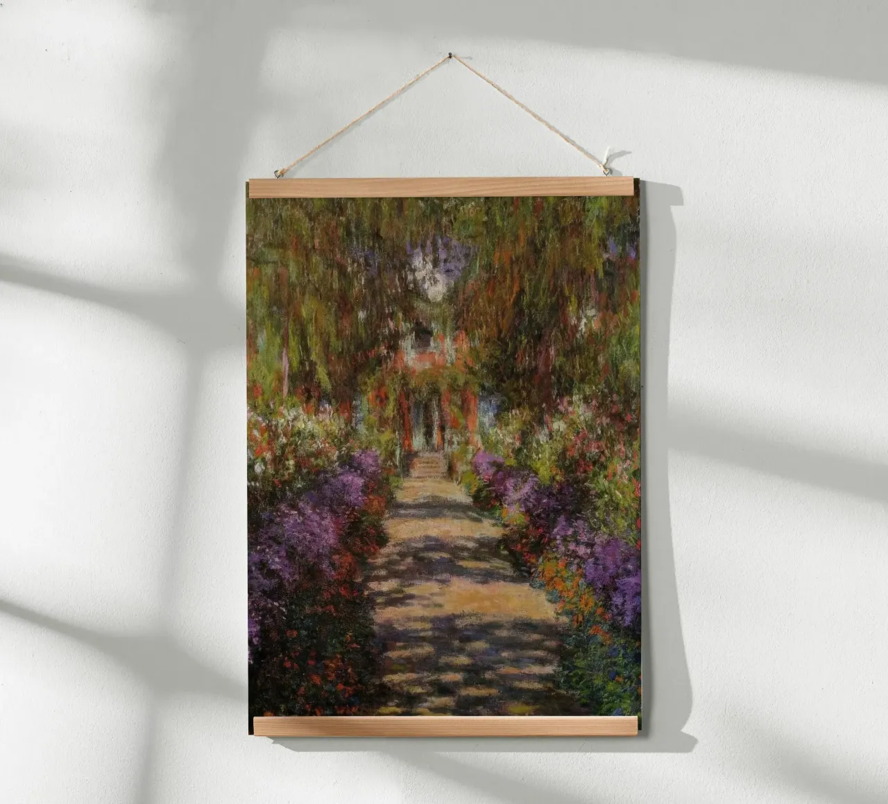 Claude Monet Weg in Monets Garten in Giverny Poster mit Aluminium Rahmen von clay bobby