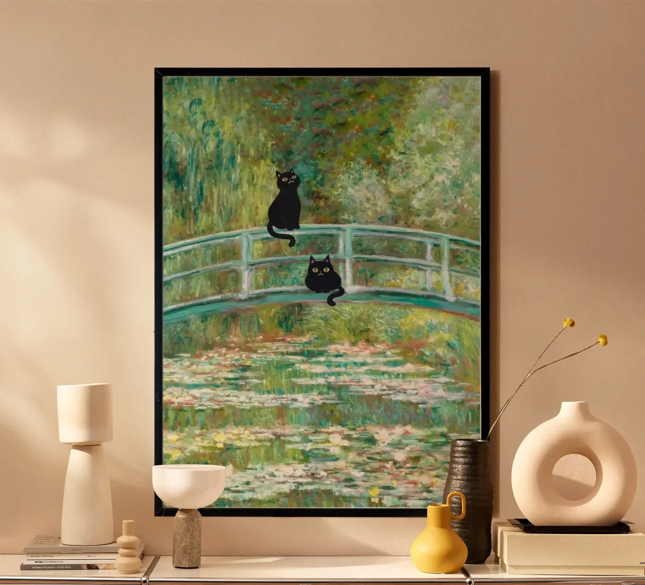 Il ponte dello stagno delle ninfee con i gatti di Monet poster con telaio in plastica da clay bobby