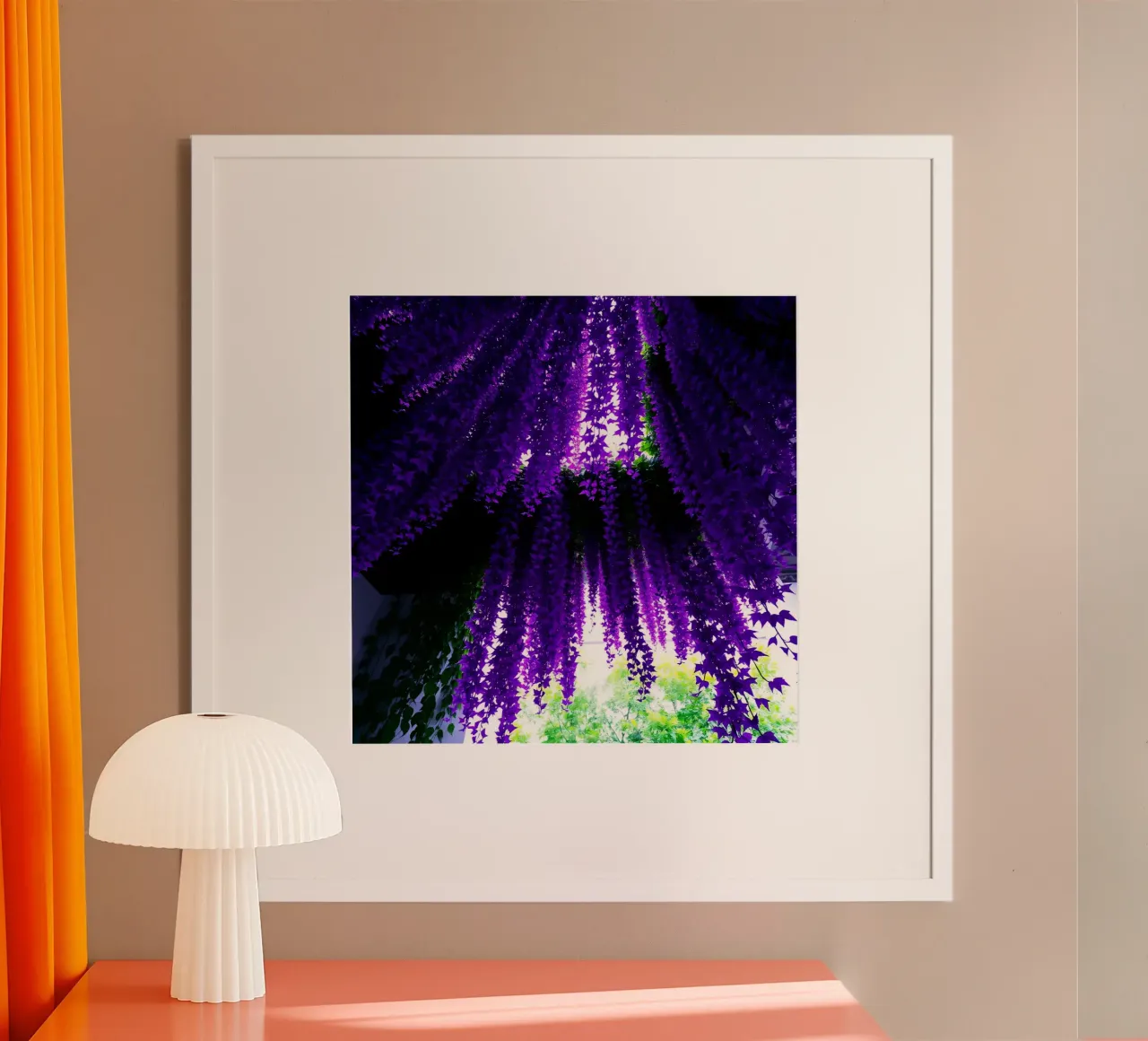 Vite viola appese e fogliame verde poster da DesignDoodle