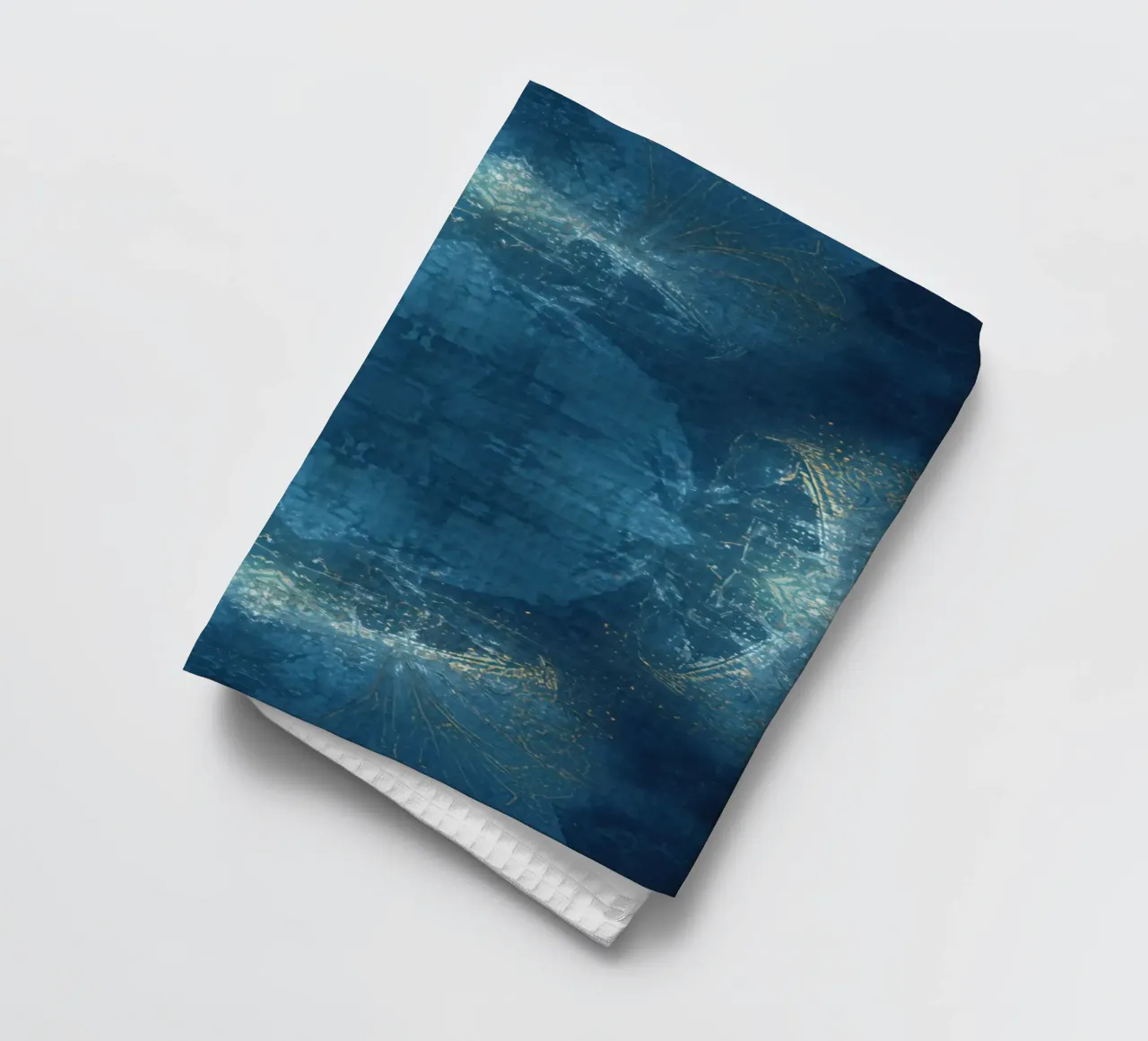 Image d'un kaléidoscope à motif fractal bleu et or torchon de DesignDoodle