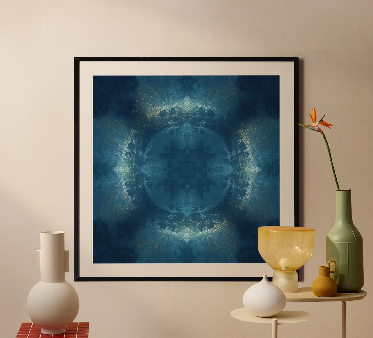 Image d'un kaléidoscope à motif fractal bleu et or poster de DesignDoodle