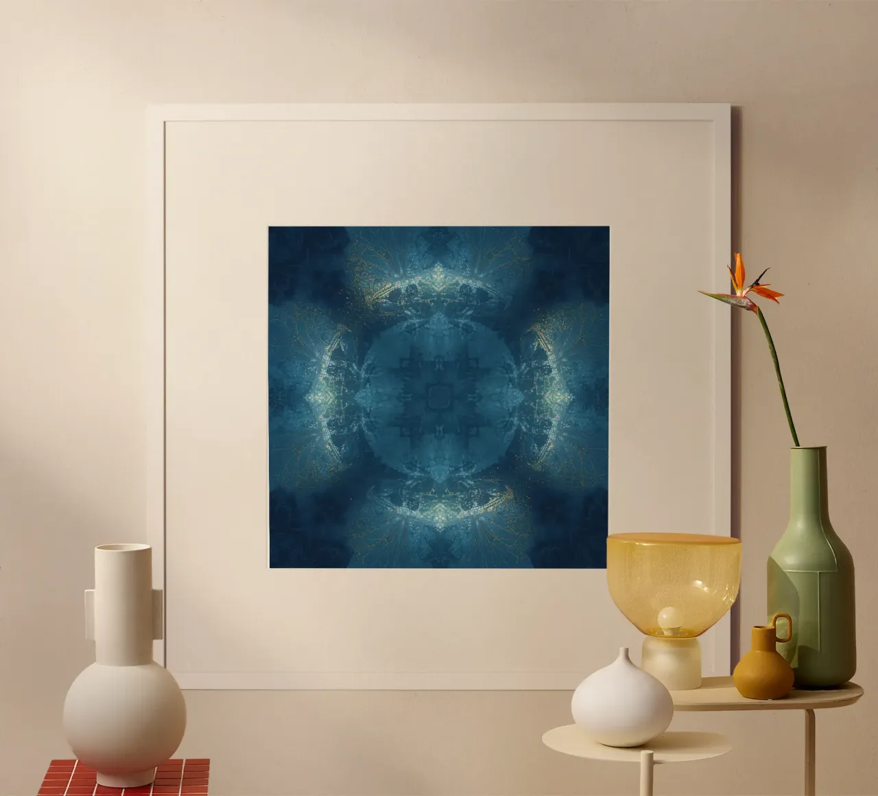 Image d'un kaléidoscope à motif fractal bleu et or poster de DesignDoodle
