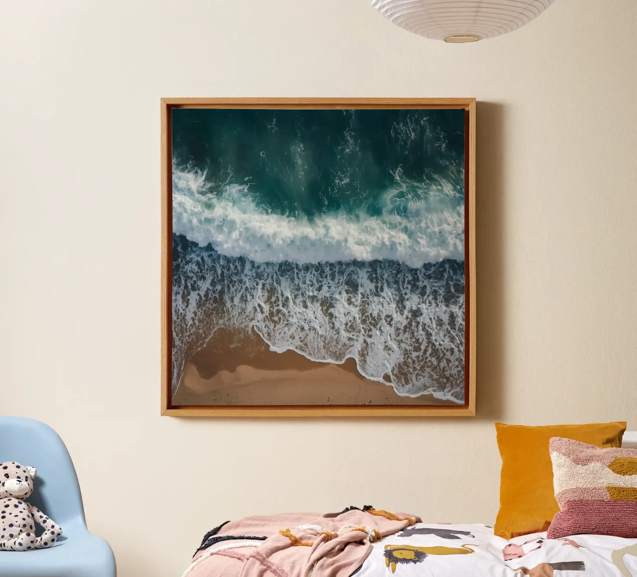 Vue aérienne des vagues de l'océan rencontrant le rivage sablonneux toile avec Caisse américaine de DesignDoodle