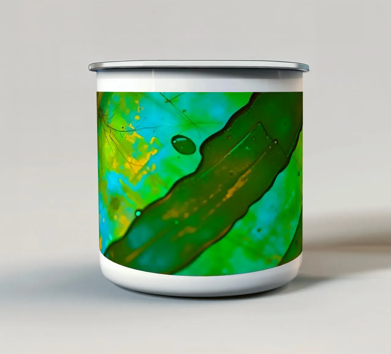 Linee fluide verdi e blu astratte su sfondo tazza in smalto da DesignDoodle