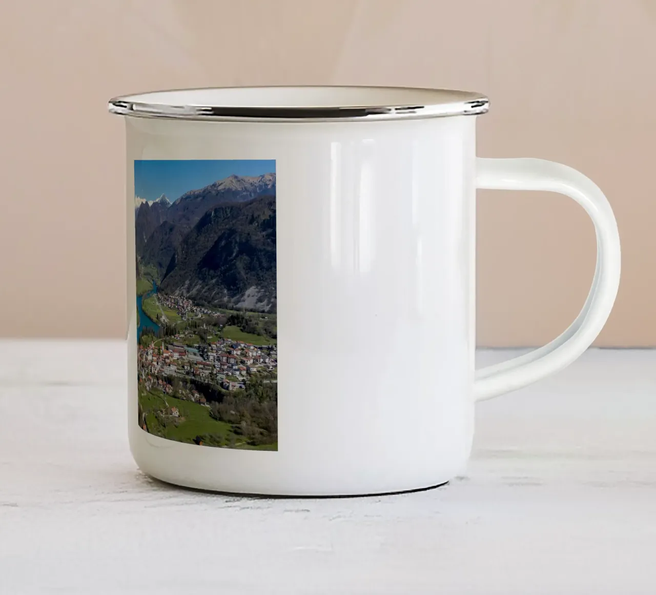 Piccola città in Slovenia tazza in smalto da anderm