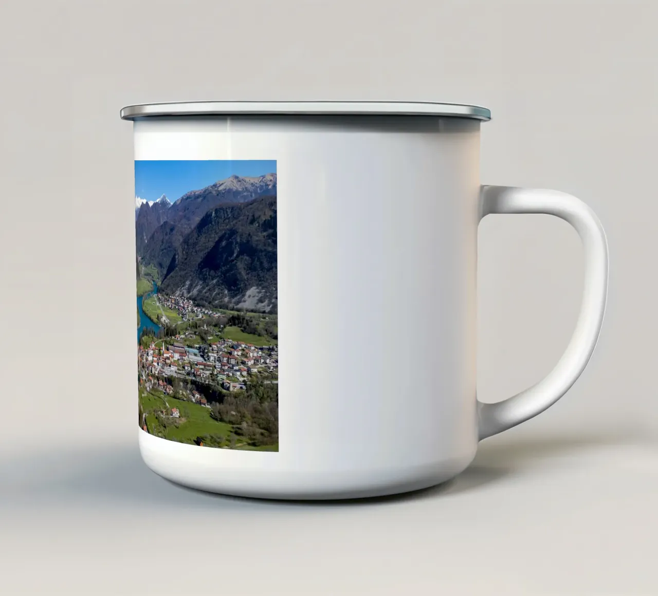 Piccola città in Slovenia tazza in smalto da anderm