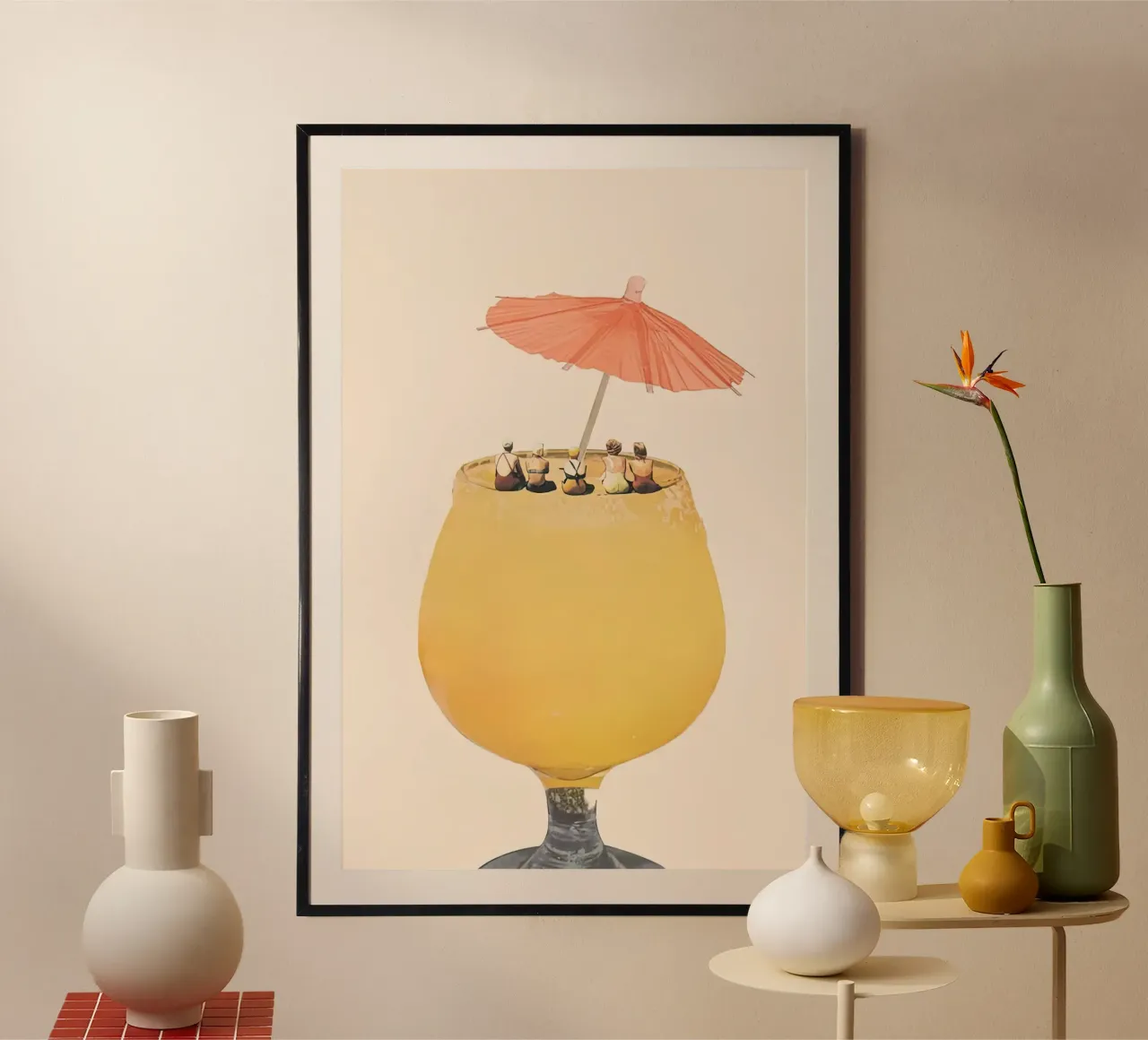 Vacanze in un bicchiere 2 Maarten Leon poster con telaio in plastica da Stacey Stubbs