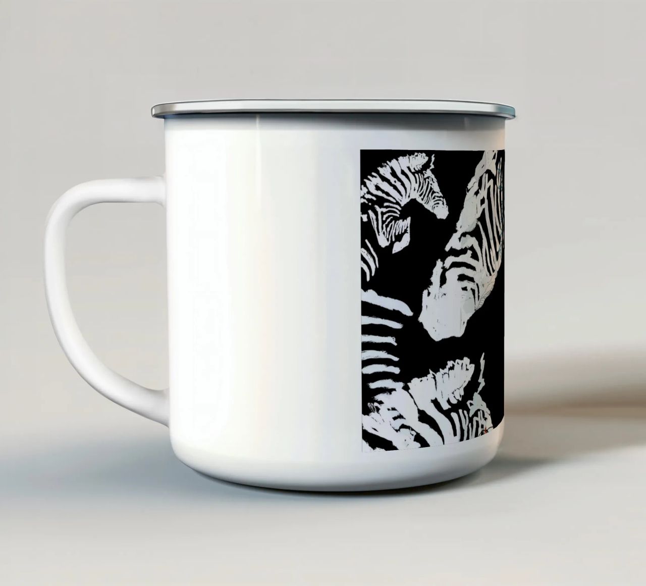 zebra3 tazza in smalto da Giulio Iurissevich