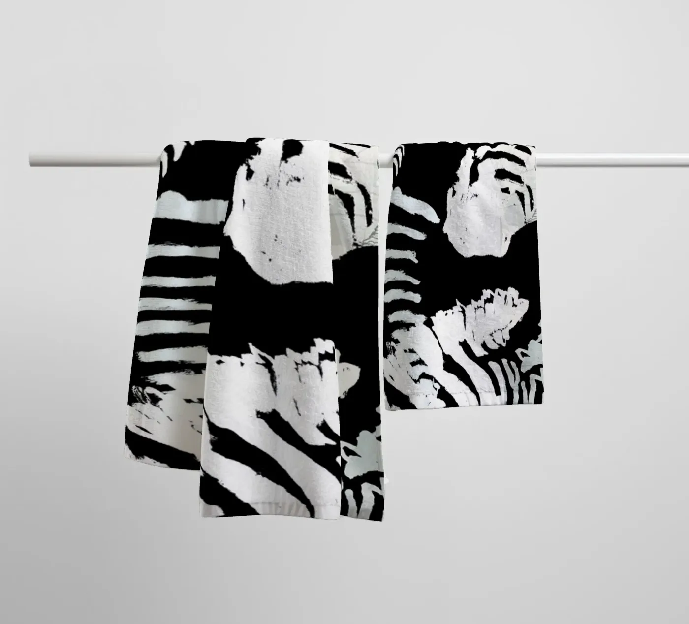 zebra3 badhanddoek van Giulio Iurissevich