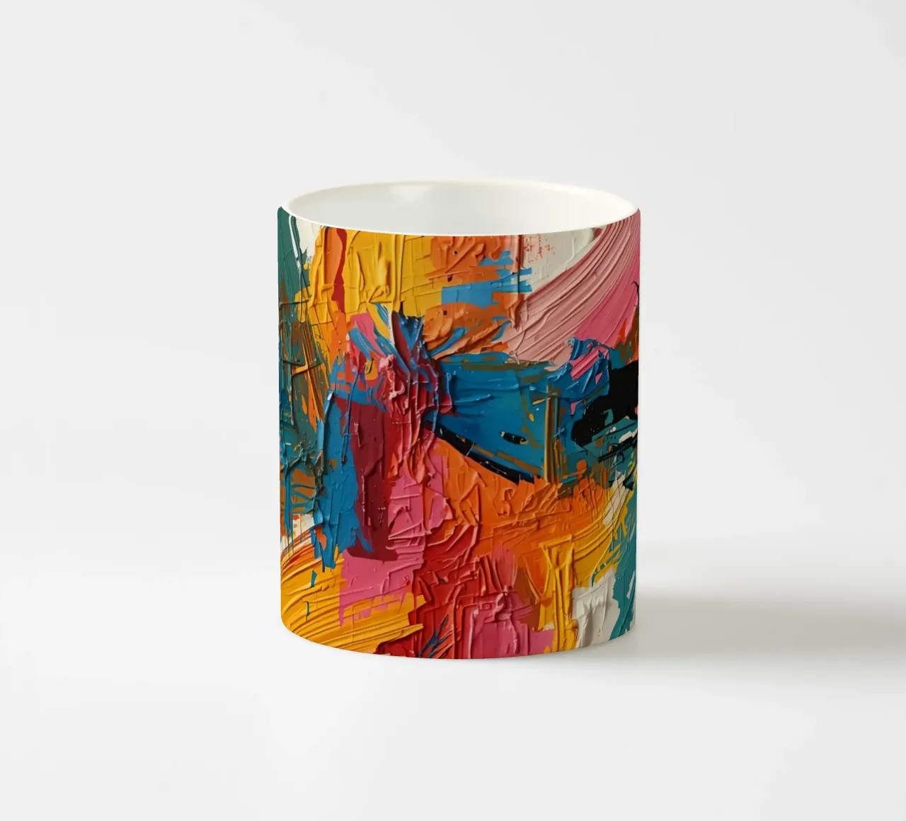 Pittura astratta con pennellate colorate che si intersecano tazza in ceramica da DesignDoodle