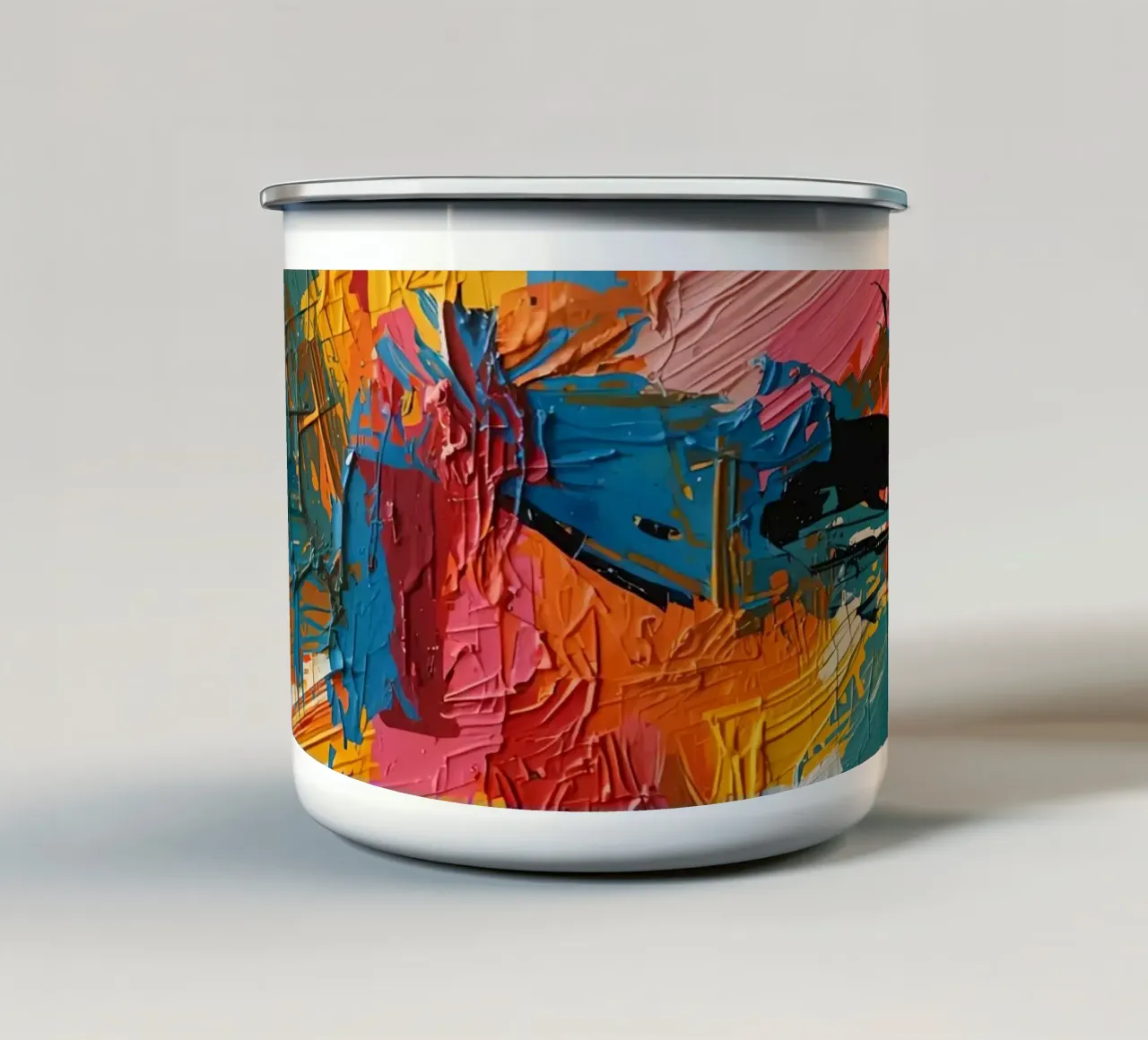 Pittura astratta con pennellate colorate che si intersecano tazza in smalto da DesignDoodle
