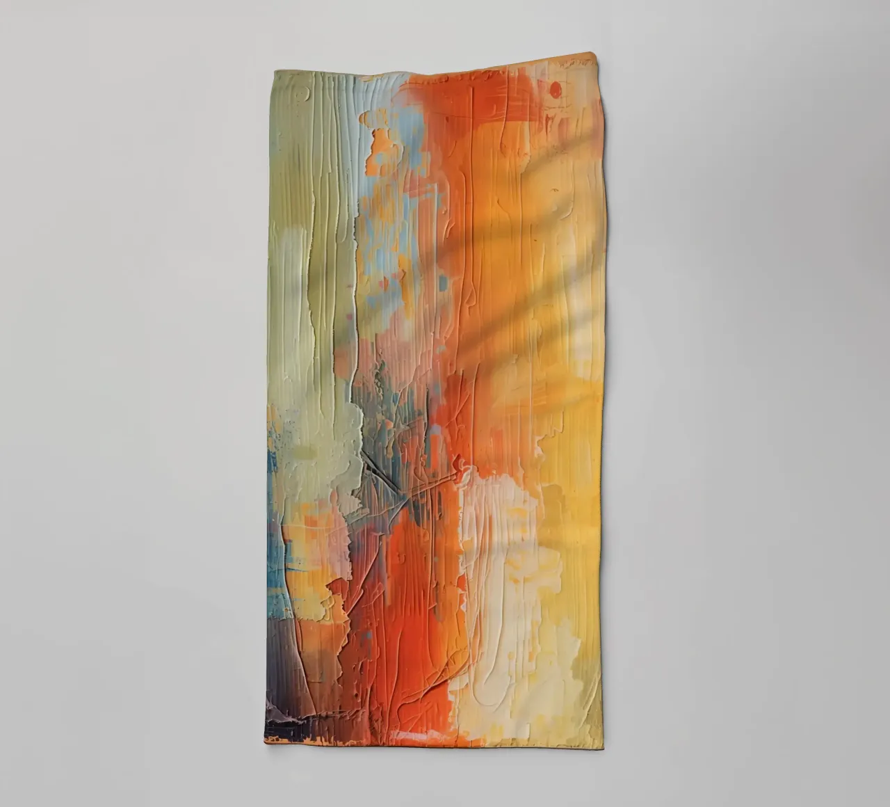 Pittura astratta con pennellate verticali a texture asciugamano da bagno da DesignDoodle