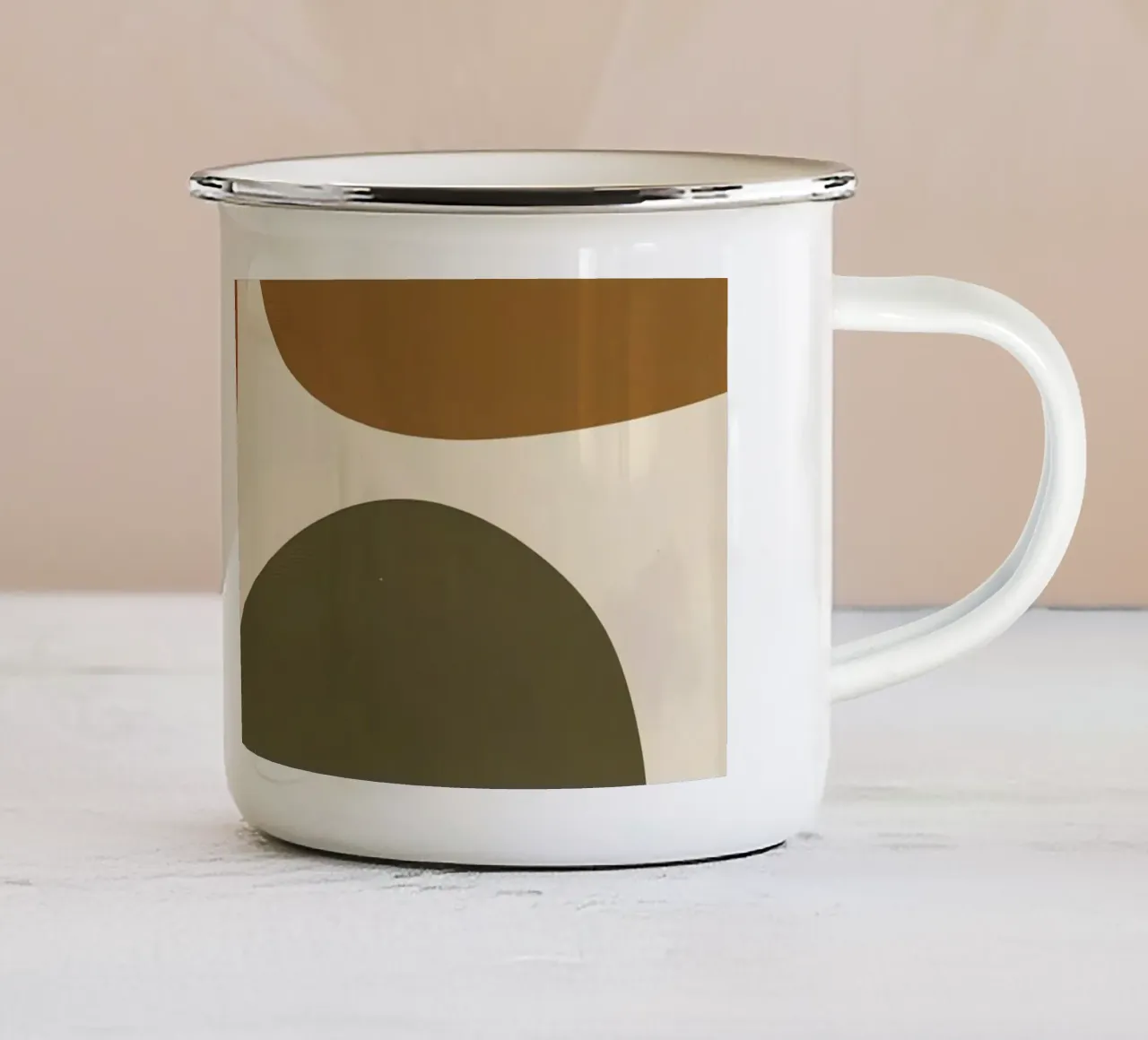 Forme astratte in marrone, arancione e verde tazza in smalto da DesignDoodle