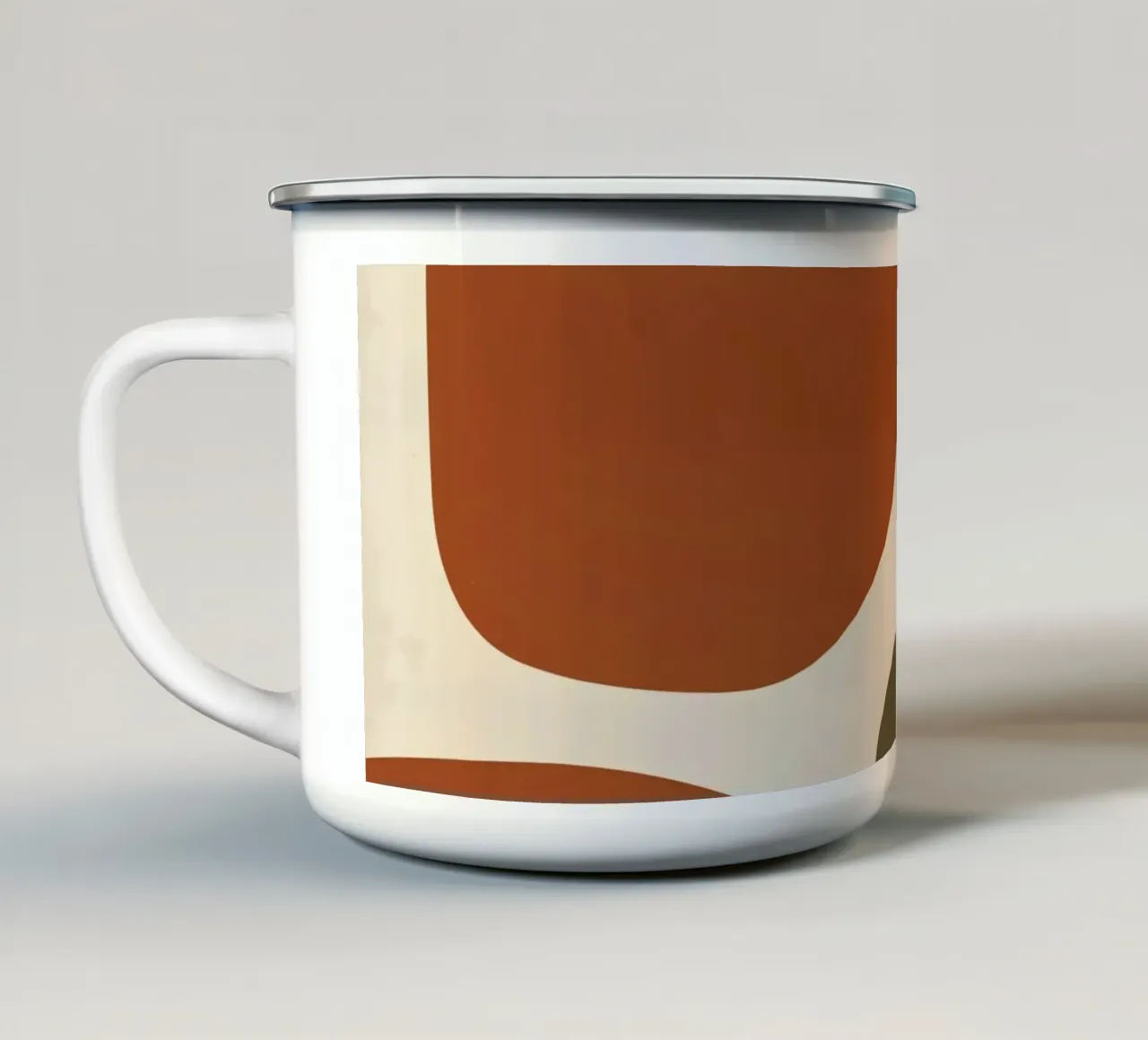 Forme astratte in marrone, arancione e verde tazza in smalto da DesignDoodle