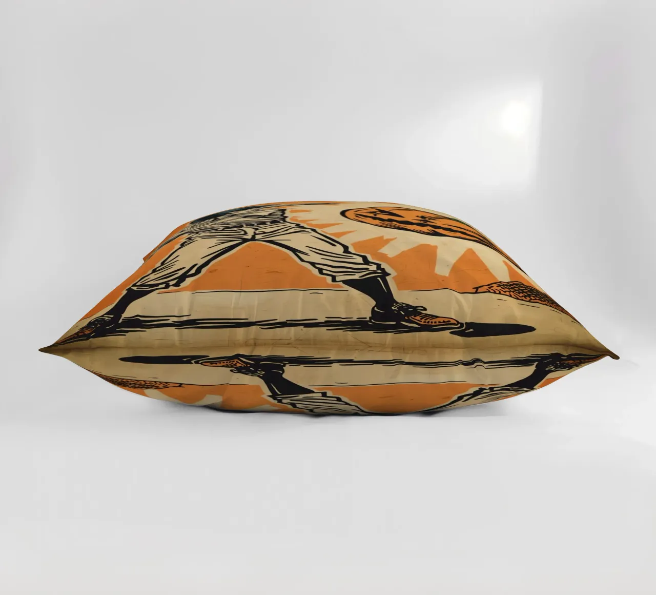 Giocatore di baseball con mazza e zucca intagliata cuscino da DesignDoodle